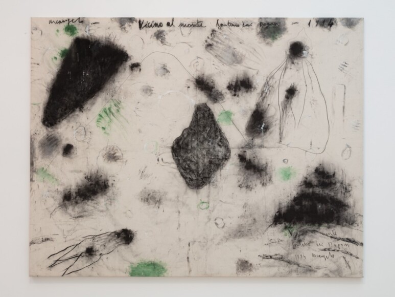 Arcangelo , Vicino al monte lontano dai Dogon, 1994, Kohle, Acryl auf Leinwand, VAF 14, Roverto, Mart