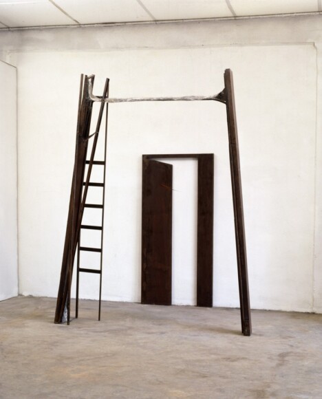 Ghinzani, Alberto , il tempo sulla soglia, 2004, ferro e resina, VAF 1413, Roverto, Mart