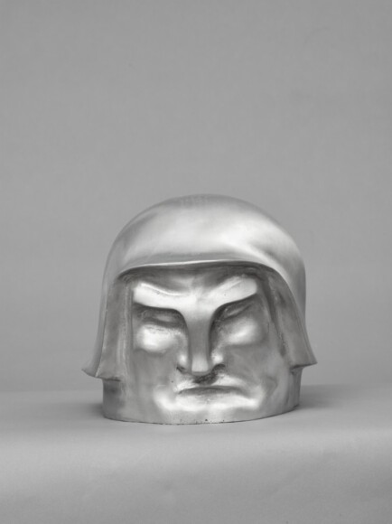 Giandante X , Testa d'uomo con elmetto, 1922 ca., bronzo, VAF 2287, Roverto, Mart