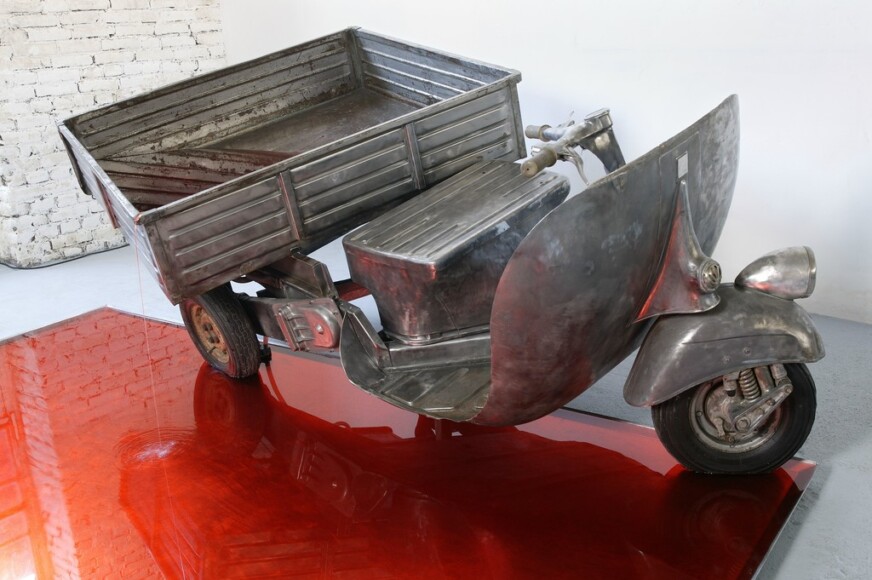 Iuliano, Enrico , composizione per getto d'inchiostro Blechwanne, Tinte, hydraulische Pumpe, 2004, Transportroller Biaggi 1962, verzinktes, VAF 1194, Roverto, Mart