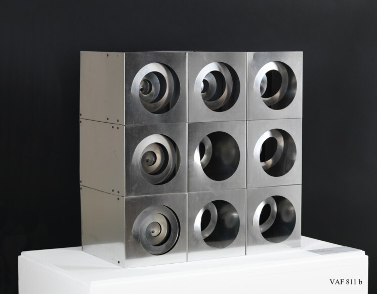 Mari, Enzo , struttura 869, 1967, Aluminium und schwarzes Material, VAF 811, Roverto, Mart