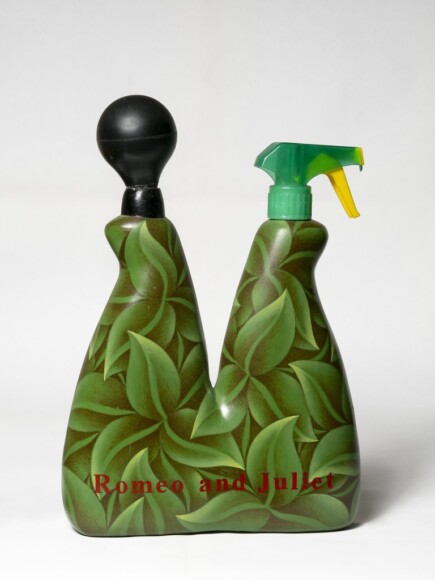 Mercurio Salvtore Lo Grasso, Romeo and Juliet, 1998, acrilico, plastica, bende di gesso su oggetto, VAF 2482, Rovereto, Magazzino VAF