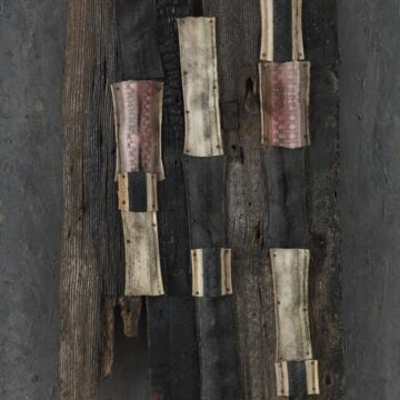 Raccagni, Andrea , Senza titolo, 1956, copertoni e legno combusto Oggetti e olio su tavola, VAF 1695, Roverto, Mart