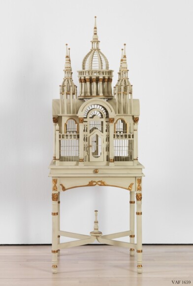 Riello, Antonio , disobbediente, 2006, gabbia con falce, VAF 1659, Roverto, Mart