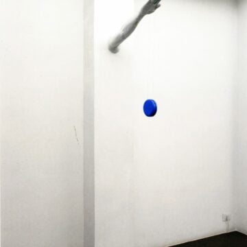 Rulli, Vicenzo , senza Tito, 2011, braccio stendente di resina patina, Yo-YO, meccatronik, VAF 2097, Rovereto, Magazzino VAF