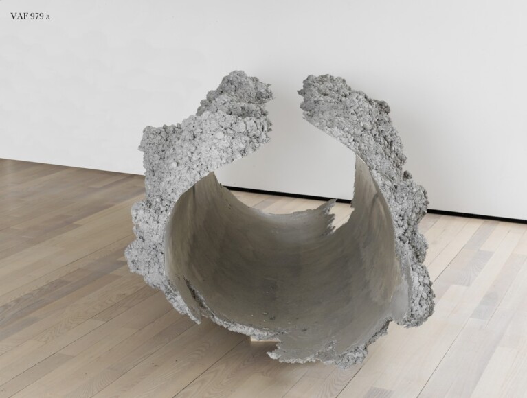 Sassolino, Arcangelo , Cemento, 2003, bearbeiteter Zement, VAF 979, Roverto, Mart