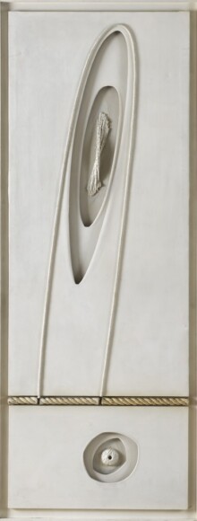 Savelli, Angelo , Speranze, 1962, olio e assemblage di corde su tele Sovrapposte in cornice di legno , VAF 1523, Roverto, Mart