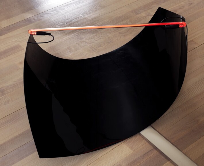 Zen, Giancarlo , def/tens/n1, 1971, lastra PVC nera, neon rosso, VAF 2079, Roverto, Mart